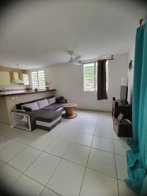 Agreable Appartement A 2 Pas De La Mer Les Trois-Ilets
