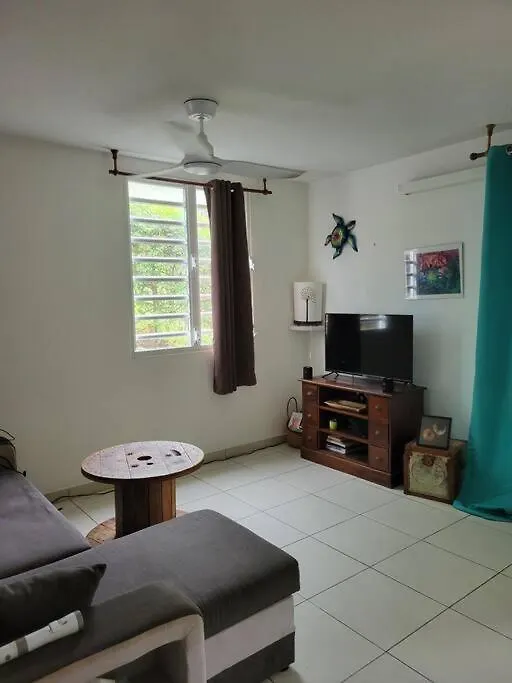 Agreable Appartement A 2 Pas De La Mer Les Trois-Ilets Apartment